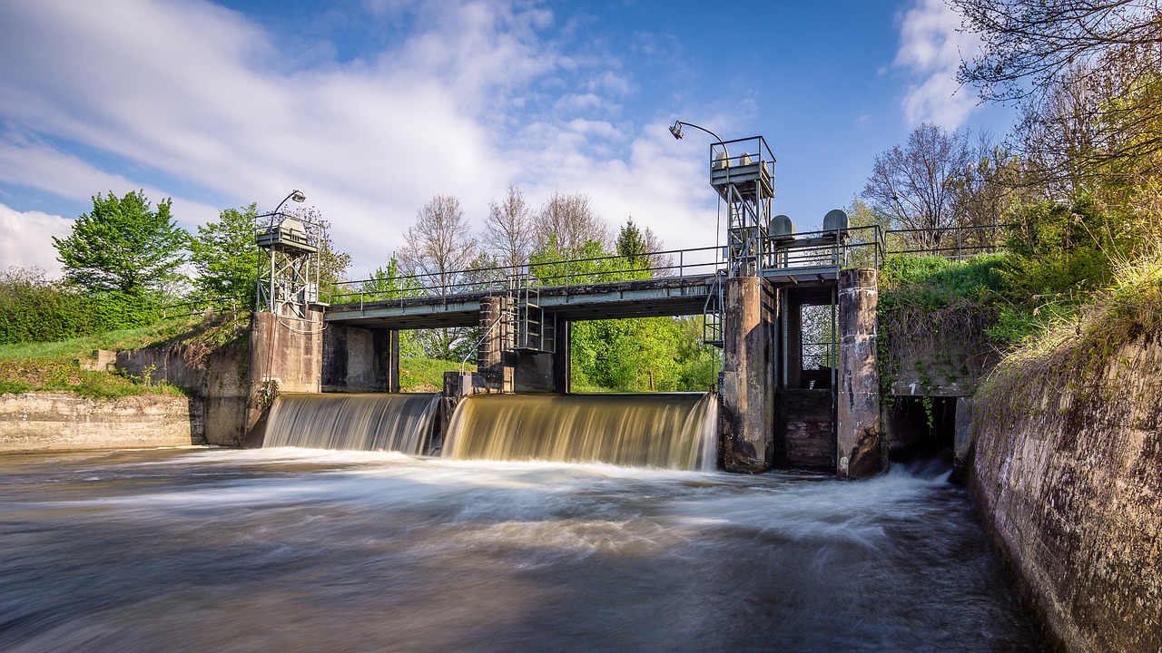 découvrez l'énergie hydraulique, une source d'énergie renouvelable méconnue qui utilise la force de l'eau pour produire de l'électricité. apprenez comment cette technologie durable contribue à la lutte contre le changement climatique tout en offrant des solutions pour un avenir énergétique vert.