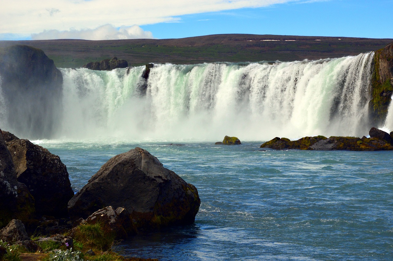 découvrez l'hydroélectricité, une source d'énergie renouvelable et durable qui utilise la force de l'eau pour produire de l'électricité. explorez ses avantages, ses applications et son impact sur l'environnement pour un avenir énergétique plus vert.