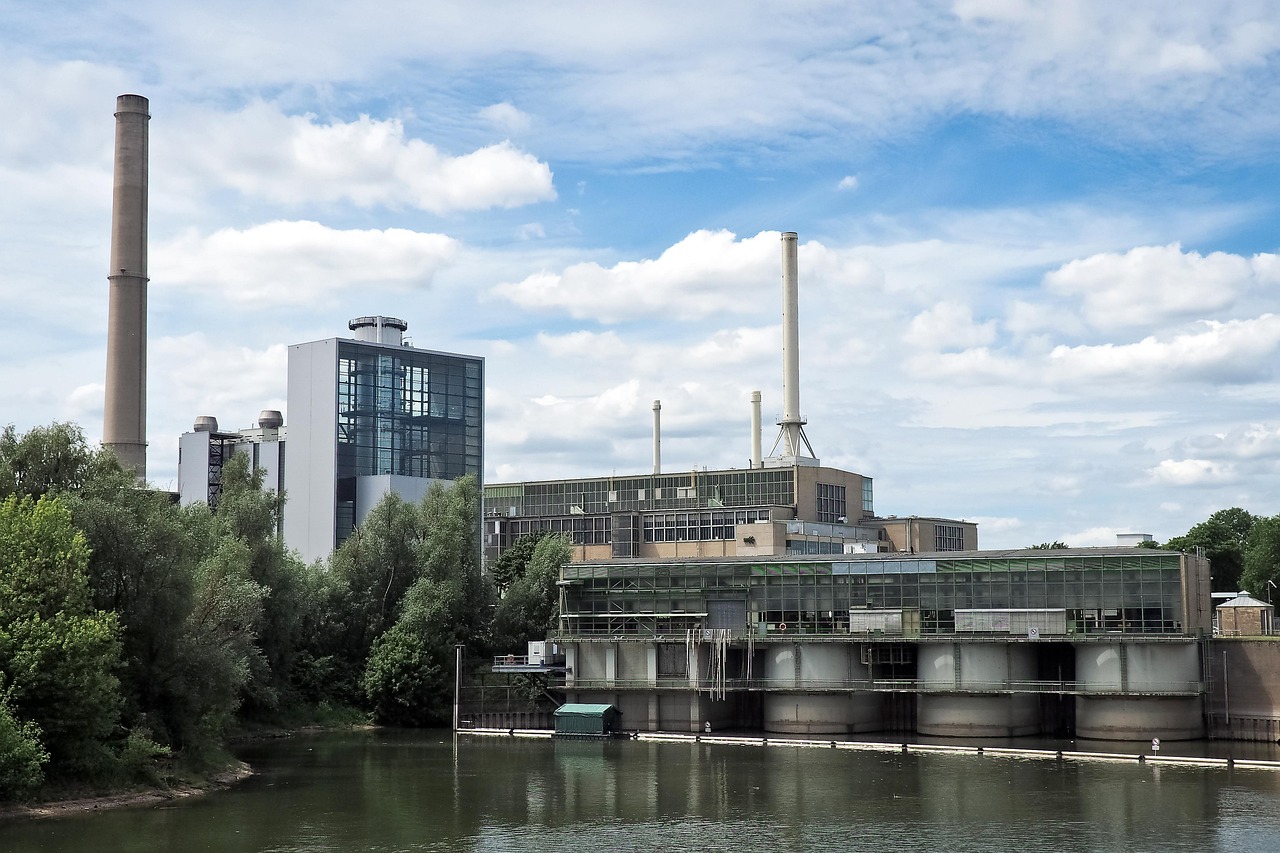 découvrez l'énergie hydraulique, une source renouvelable et durable qui exploite la puissance de l'eau pour produire de l'électricité. apprenez comment cette technologie contribue à la transition énergétique et à la protection de l'environnement.