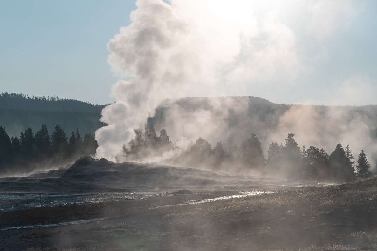 découvrez l'énergie géothermique, une source renouvelable et durable. apprenez comment cette énergie provenant de la chaleur de la terre peut transformer notre consommation énergétique et contribuer à un avenir plus vert.